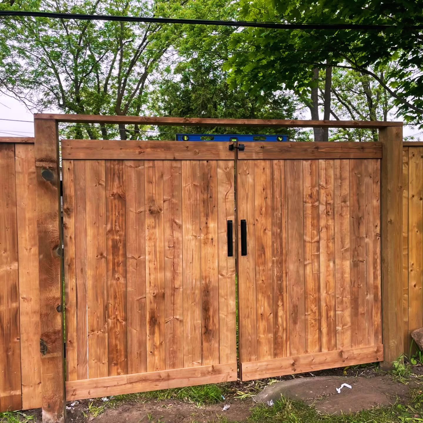paradise deck builders and fence installers oshawa - fence repair double gate