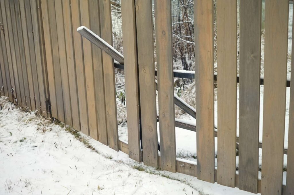 paradise deck builders and fence installers oshawa - fence repair missing fence boards